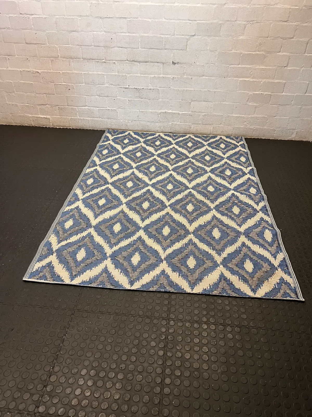 Blue & White Diamond Geometric Indoor/Outdoor Woven Rug - 2ndhandwarehouse.com