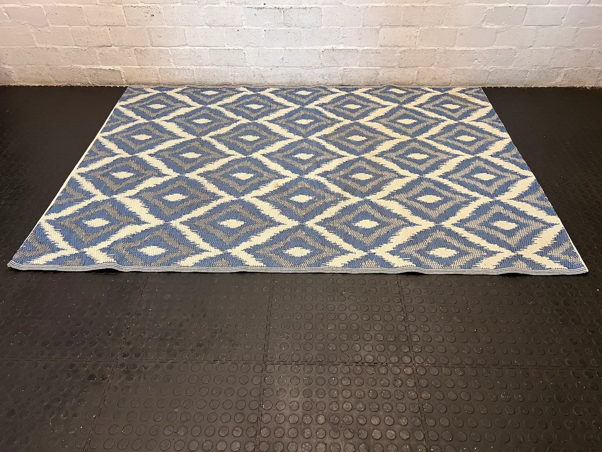 Blue & White Diamond Geometric Indoor/Outdoor Woven Rug - 2ndhandwarehouse.com