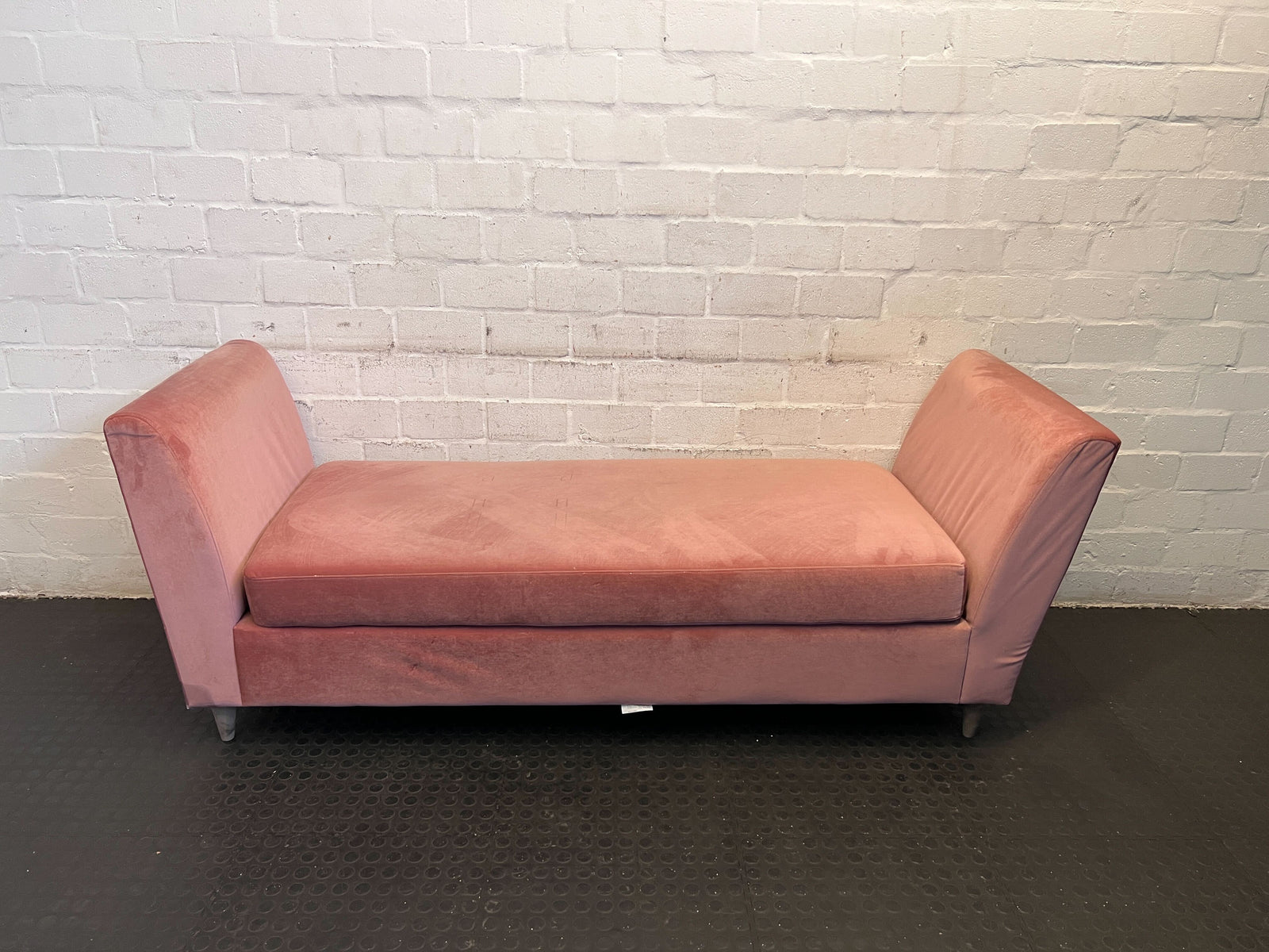 Chic Pink Velvet Daybed with Minor Wear – Stylish & Versatile