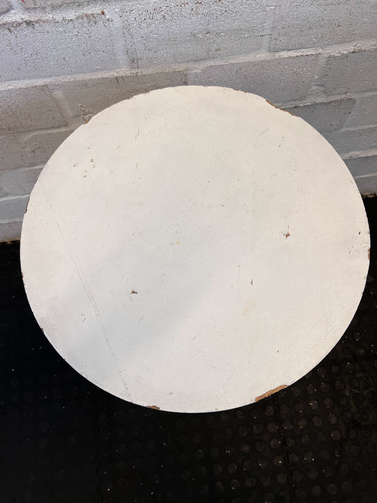 Chic Vintage Round White Side Table with Wooden Legs