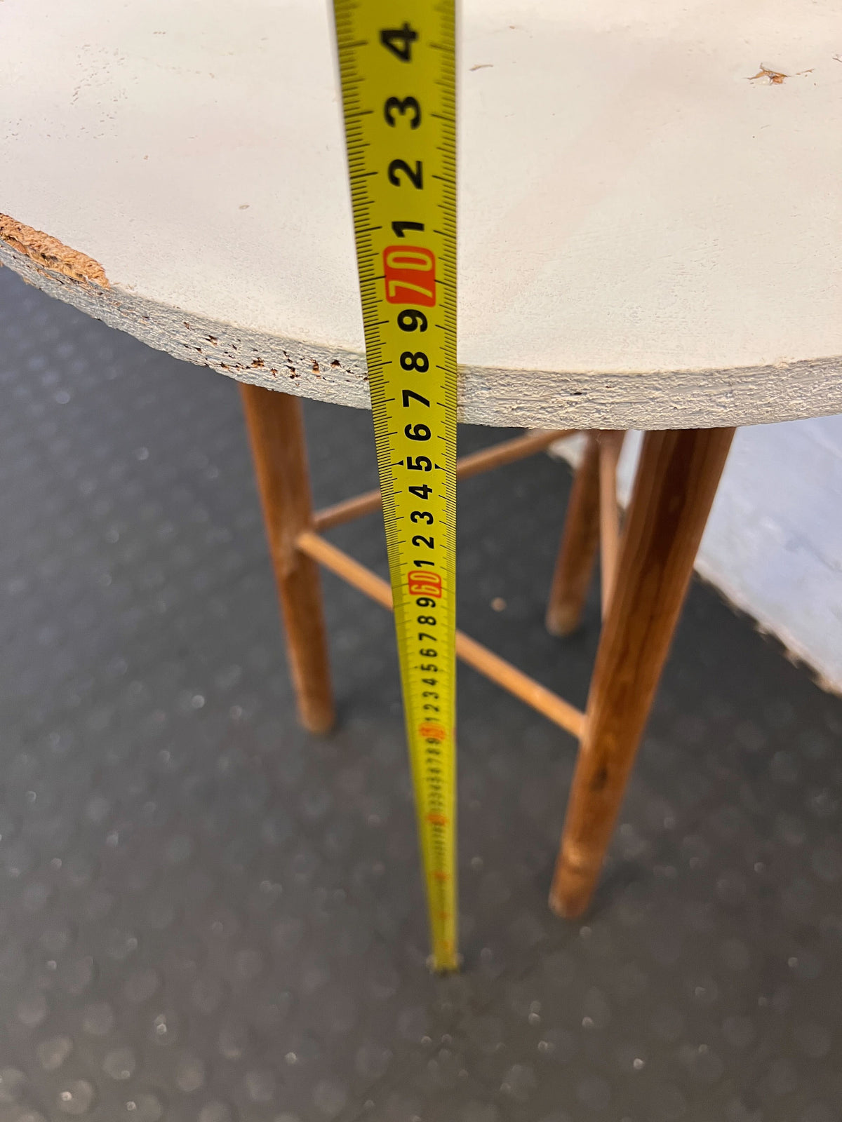 Chic Vintage Round White Side Table with Wooden Legs