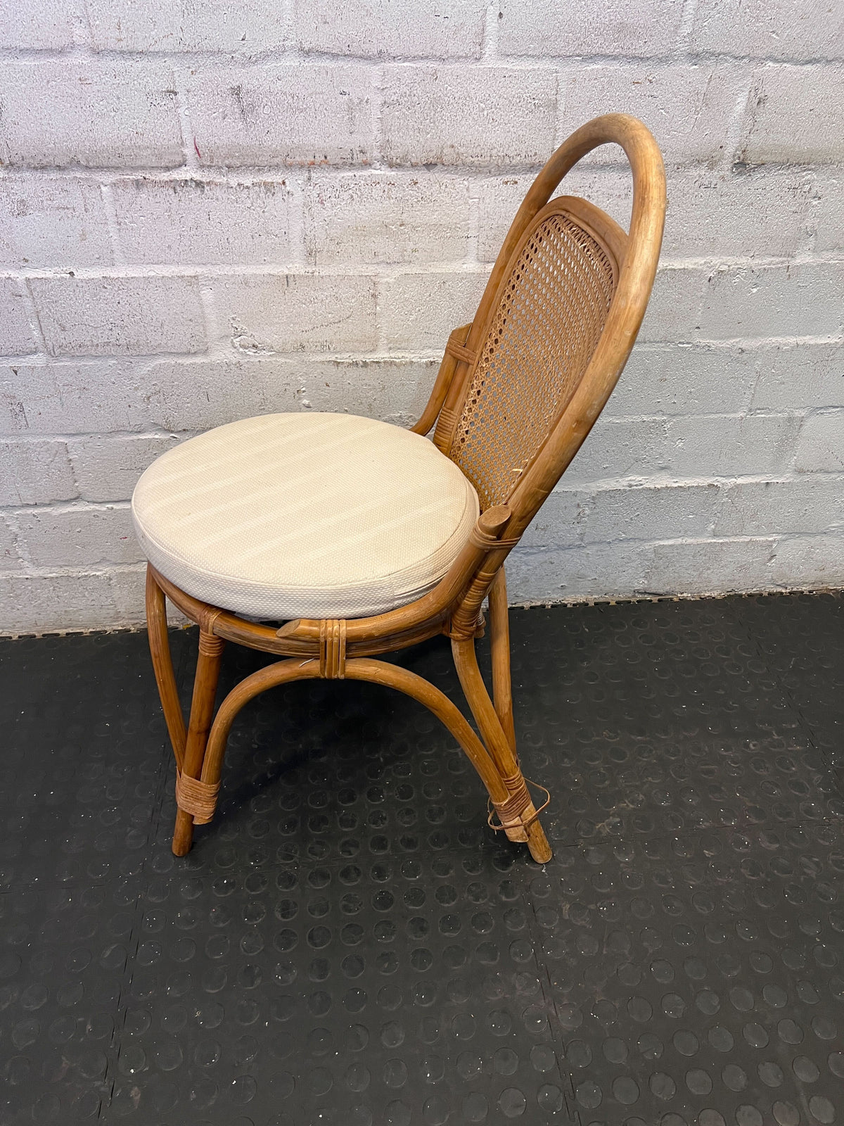 Chic Rattan Dining Chair with Cream Cushion – Vintage Style - PRICE DROP - 2ndhandwarehouse.com