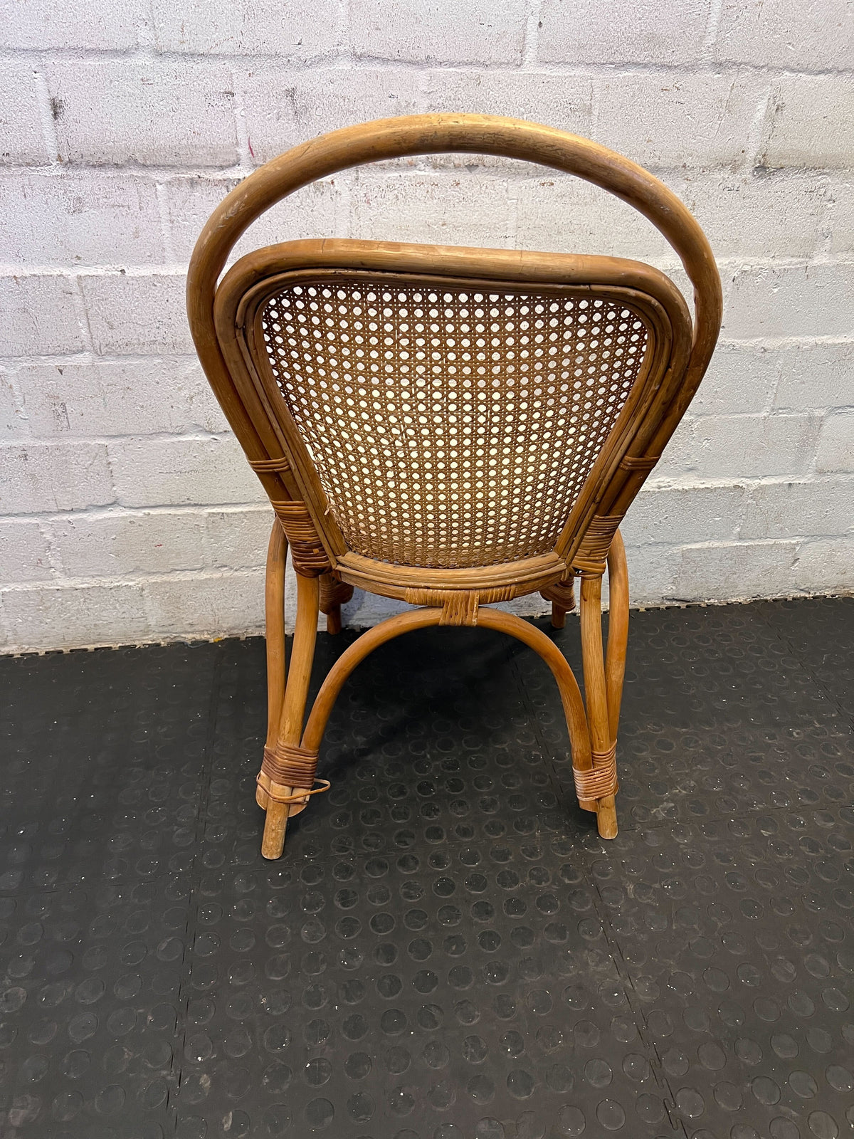 Chic Rattan Dining Chair with Cream Cushion – Vintage Style - PRICE DROP - 2ndhandwarehouse.com