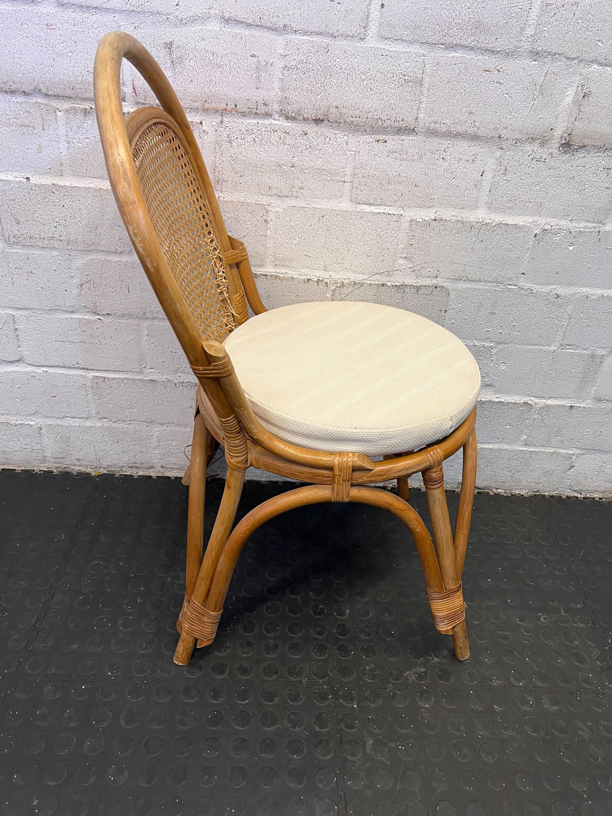 Chic Rattan Dining Chair with Cream Cushion – Vintage Style - PRICE DROP - 2ndhandwarehouse.com