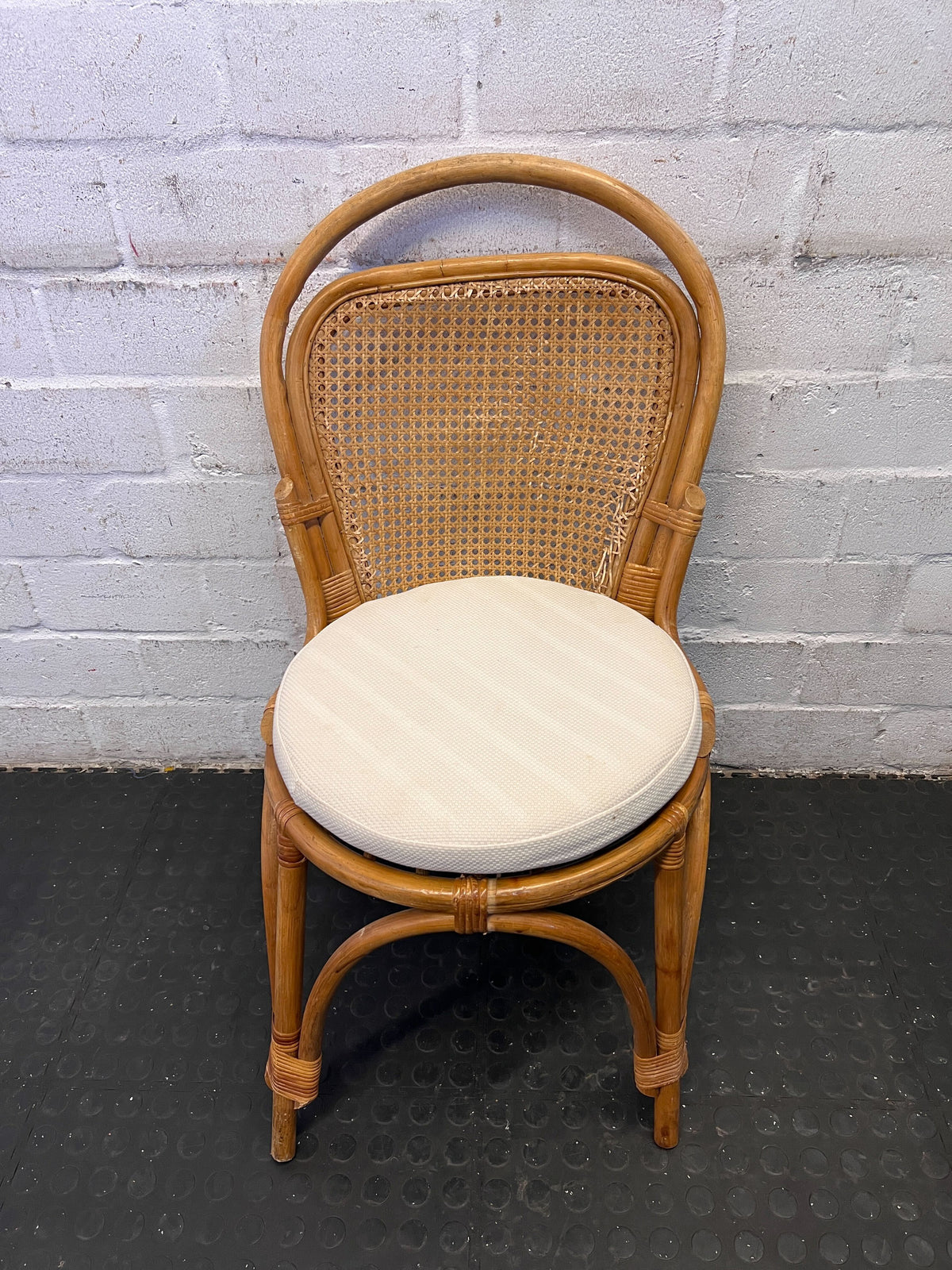 Chic Rattan Dining Chair with Cream Cushion – Vintage Style - PRICE DROP - 2ndhandwarehouse.com