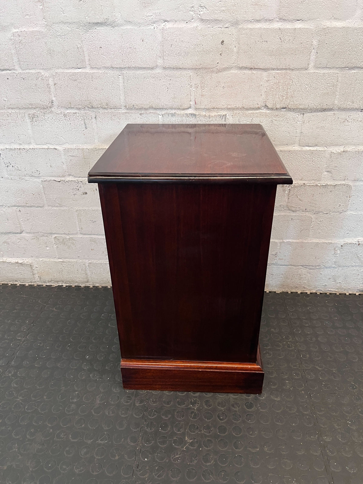 Classic Dark Wood 3-Drawer Bedside Cabinet ✨