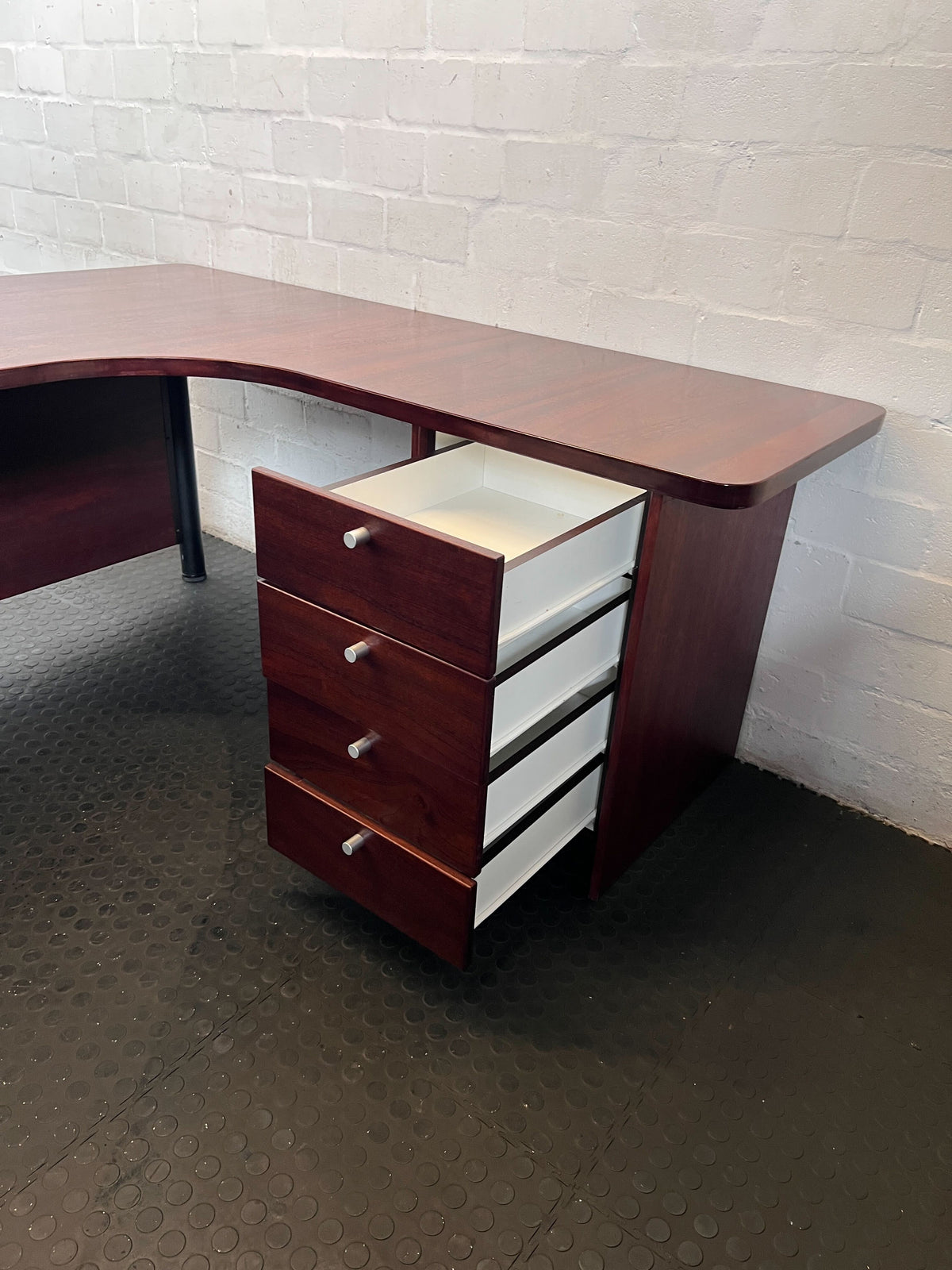 Classic L-Shape Office Desk with Integrated Drawers