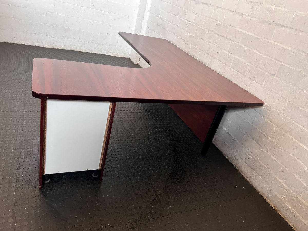 Classic L-Shape Office Desk with Integrated Drawers