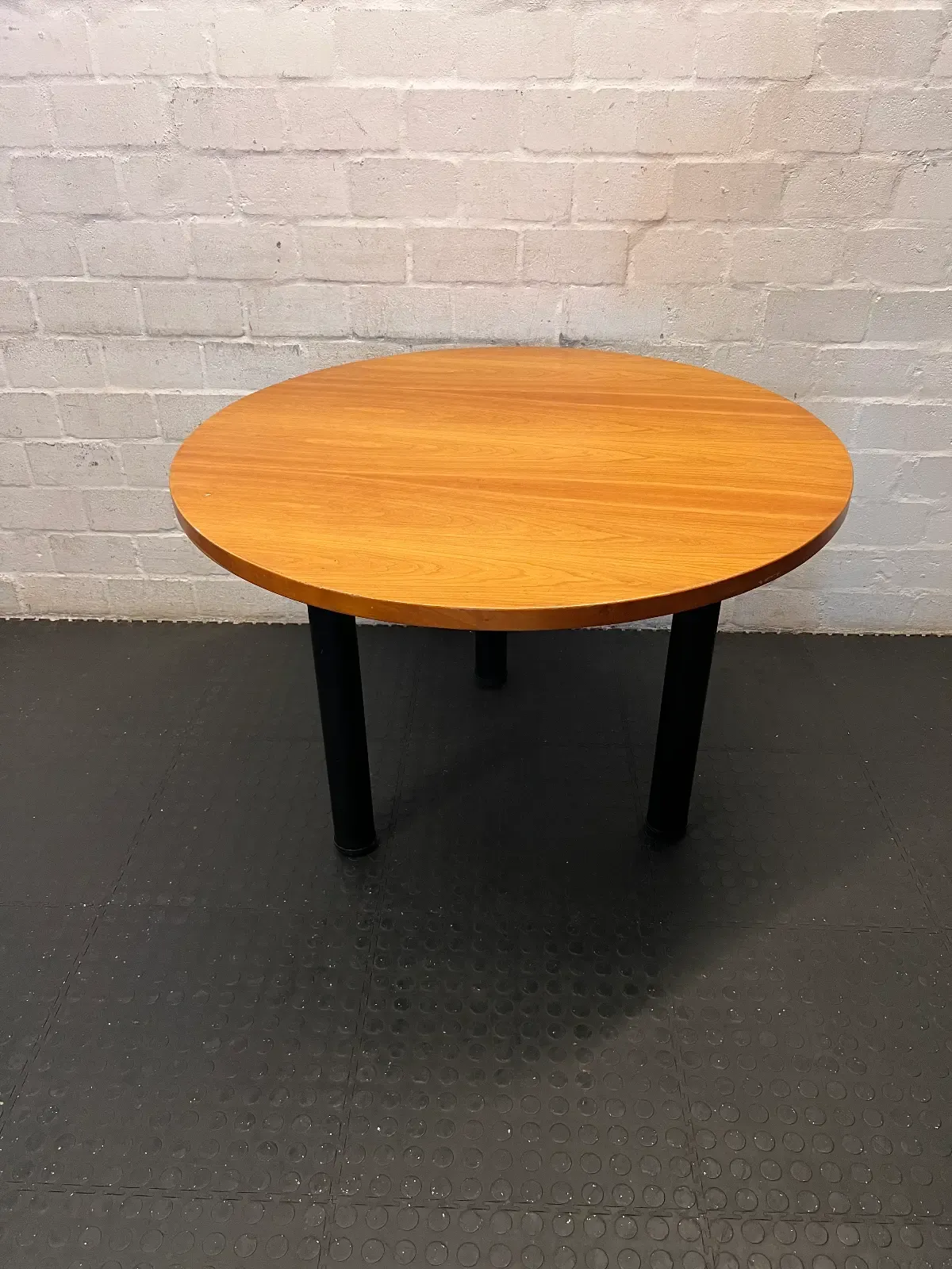 Classic Round Meeting or Dining Table with Black Legs - 2ndhandwarehouse.com