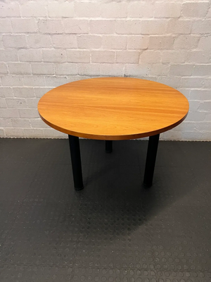 Classic Round Meeting or Dining Table with Black Legs - 2ndhandwarehouse.com