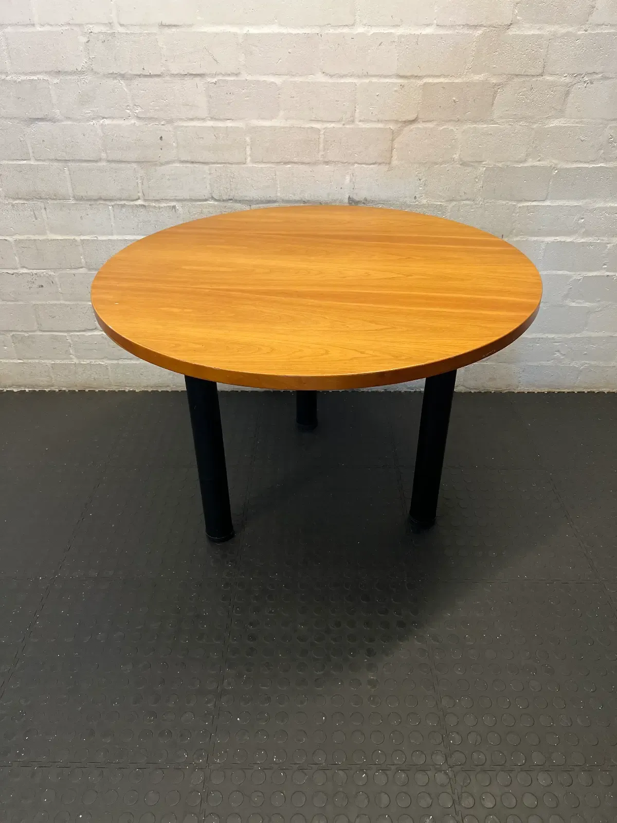 Classic Round Meeting or Dining Table with Black Legs - 2ndhandwarehouse.com