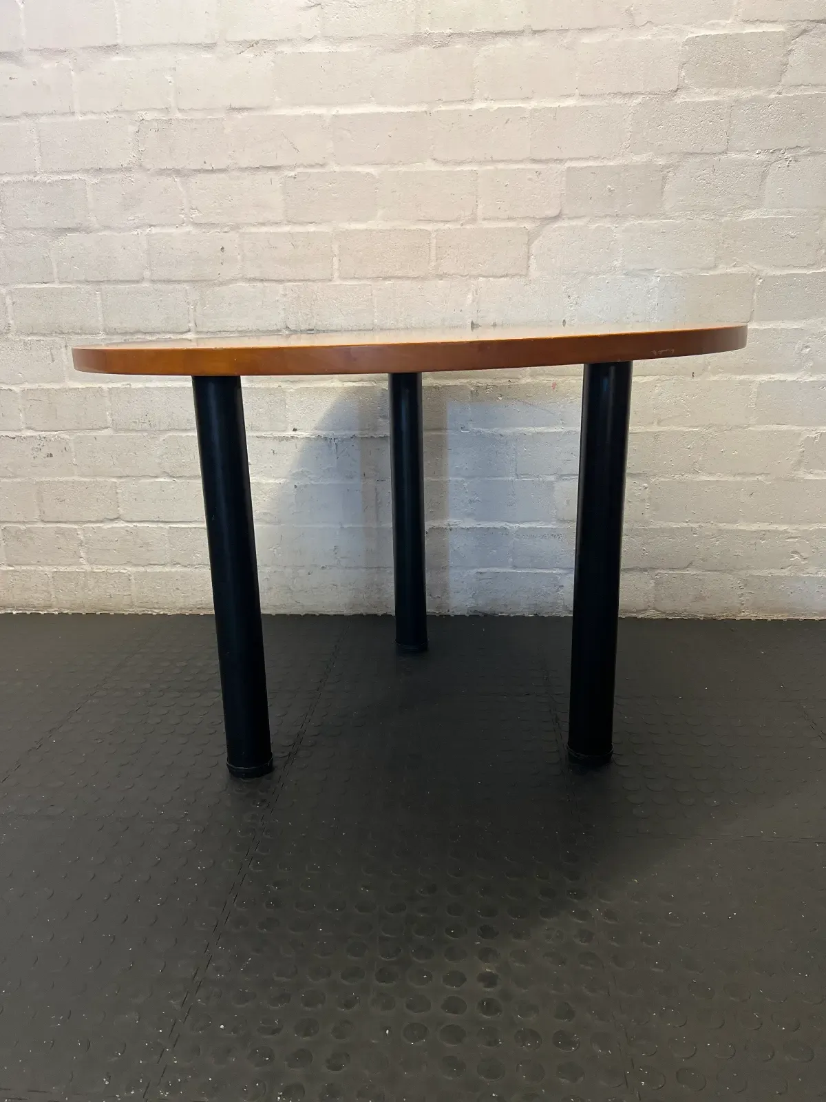Classic Round Meeting or Dining Table with Black Legs - 2ndhandwarehouse.com