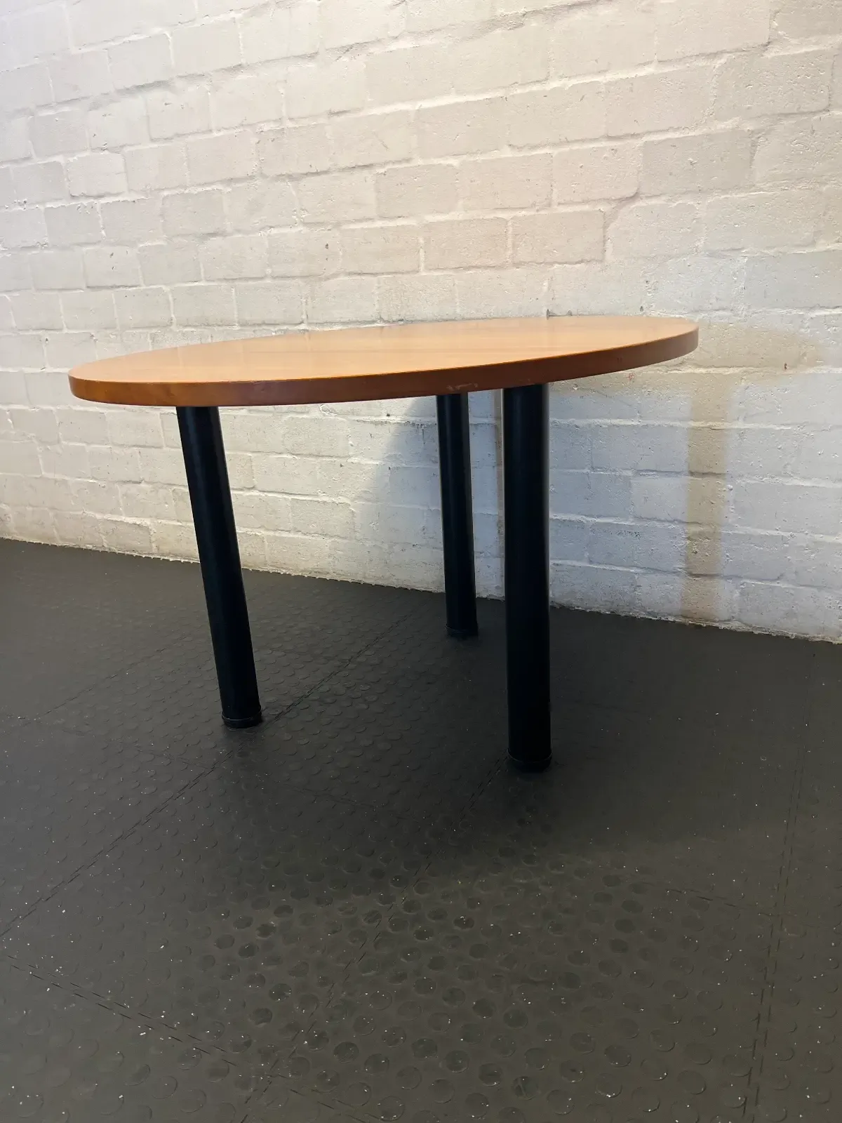 Classic Round Meeting or Dining Table with Black Legs - 2ndhandwarehouse.com