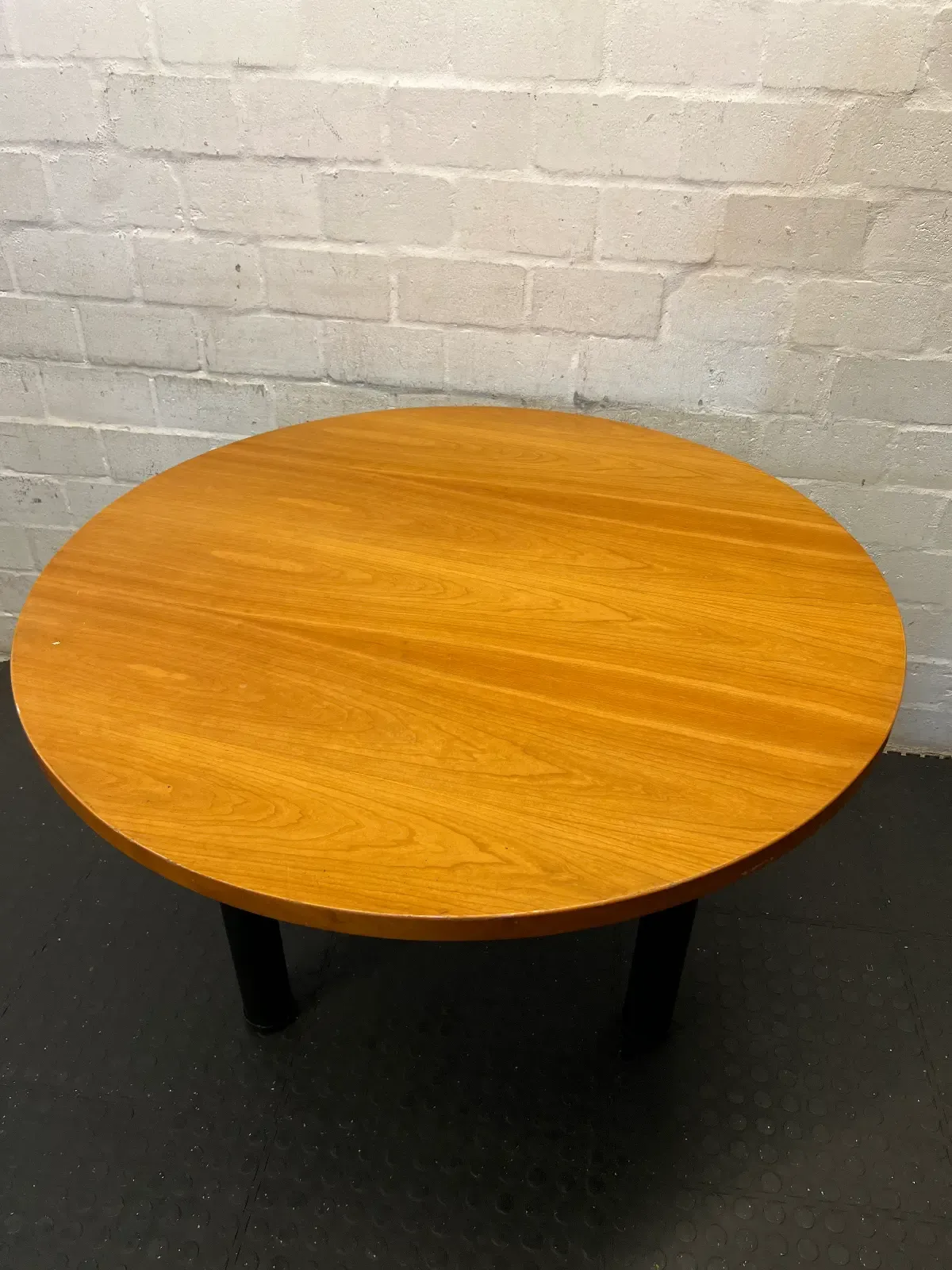 Classic Round Meeting or Dining Table with Black Legs - 2ndhandwarehouse.com