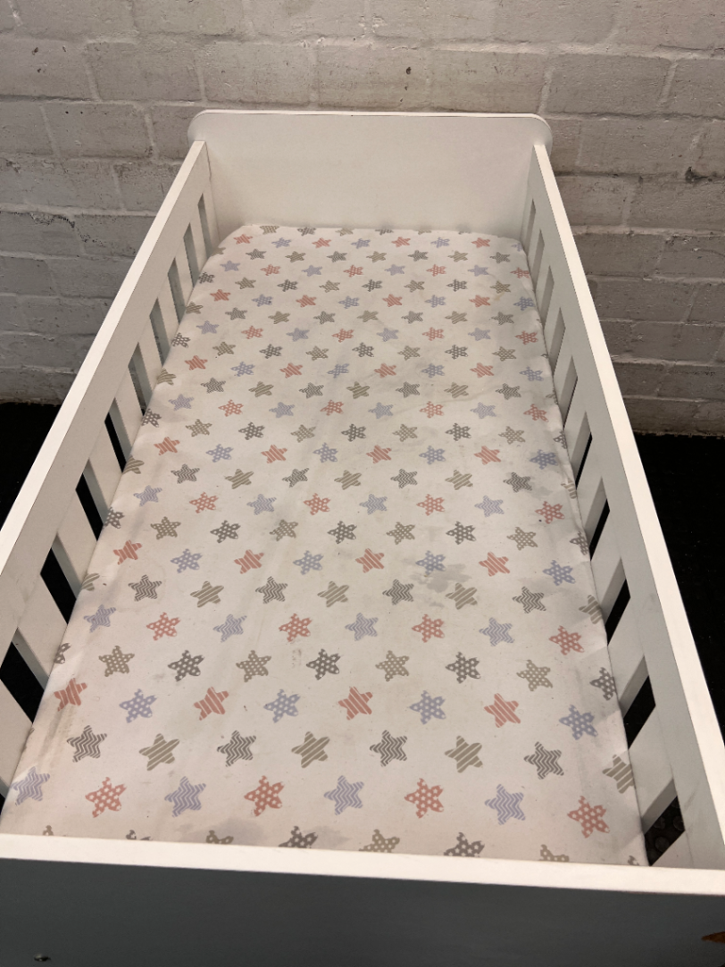 Classic White Slatted Baby Cot with Mattress — Brand New Condition with Minimal Use - 2ndhandwarehouse.com