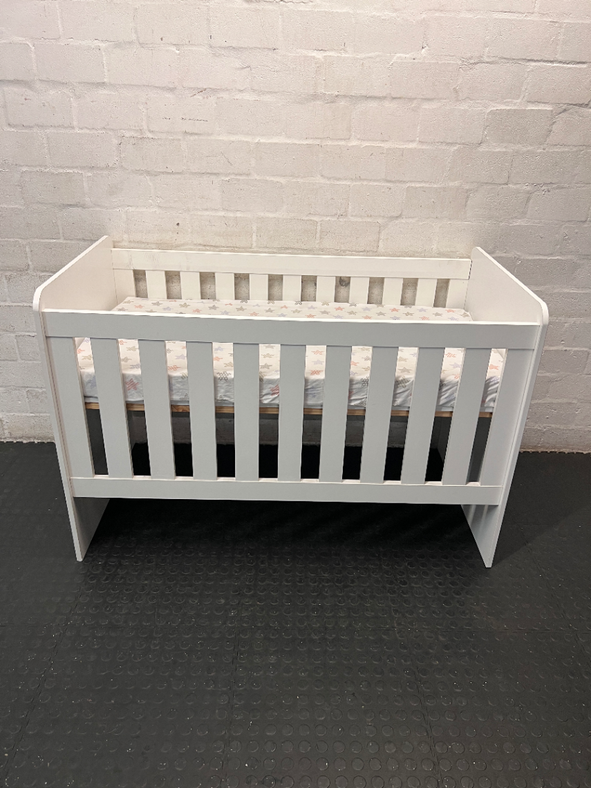 Classic White Slatted Baby Cot with Mattress — Brand New Condition with Minimal Use - 2ndhandwarehouse.com