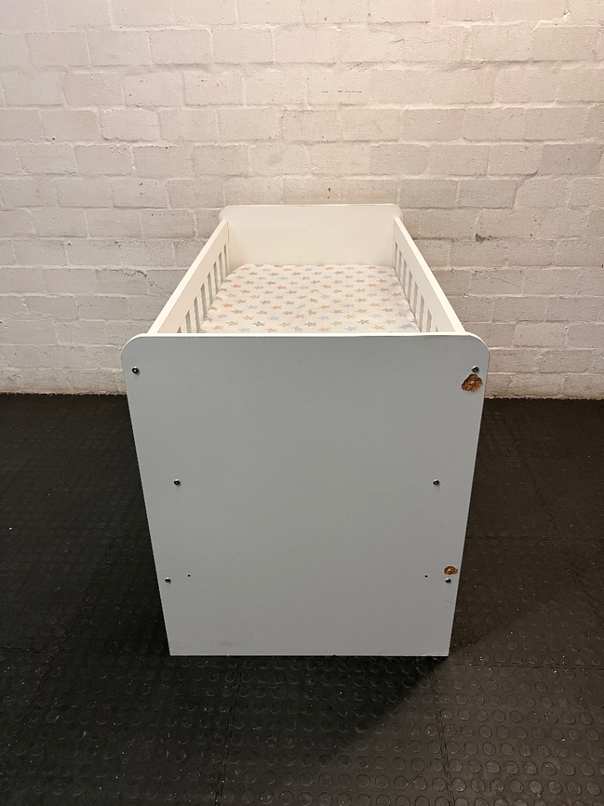 Classic White Slatted Baby Cot with Mattress — Brand New Condition with Minimal Use - 2ndhandwarehouse.com