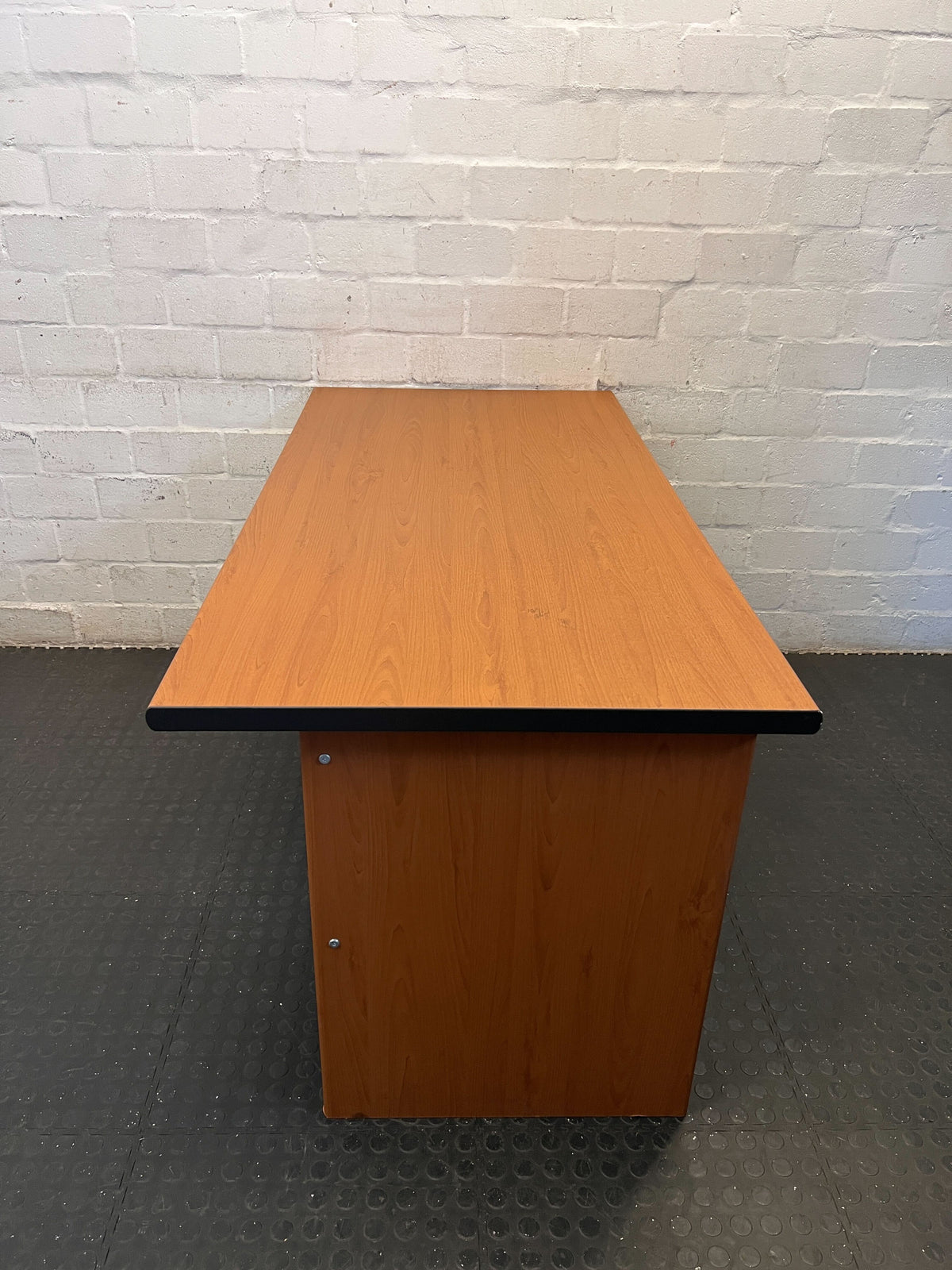 Classic Wooden Desk with Drawers - Compact & Functional - 2ndhandwarehouse.com