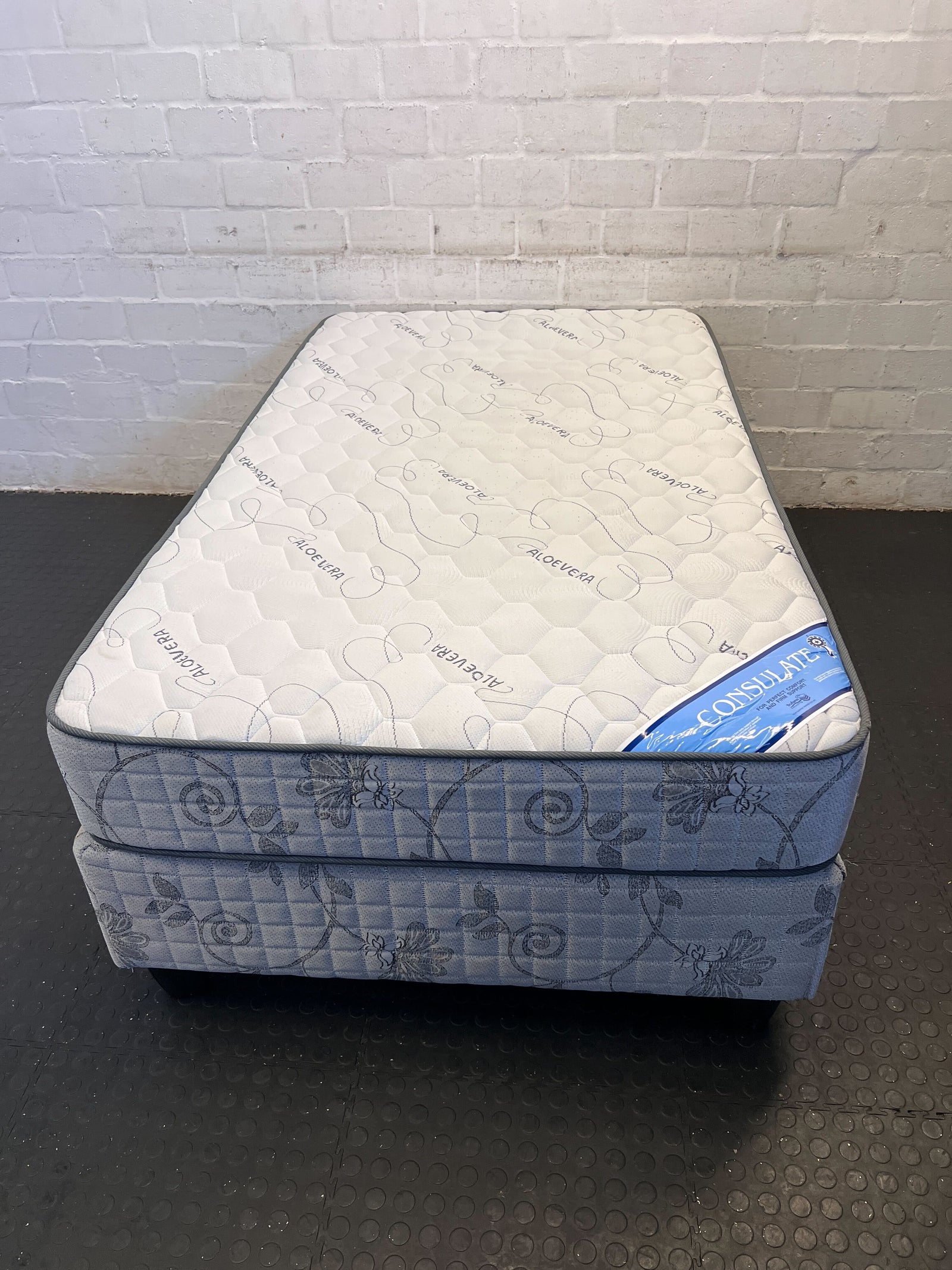Comfortable Aloe Vera 3/4 Bed - Minor Wear