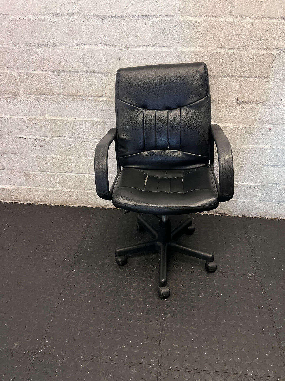 Comfortable Black Faux Leather Office Chair - 2ndhandwarehouse.com