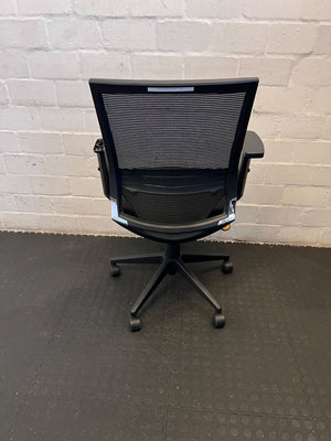 Comfortable Black Mesh Office Chair with Adjustable Arms – Minor Wear