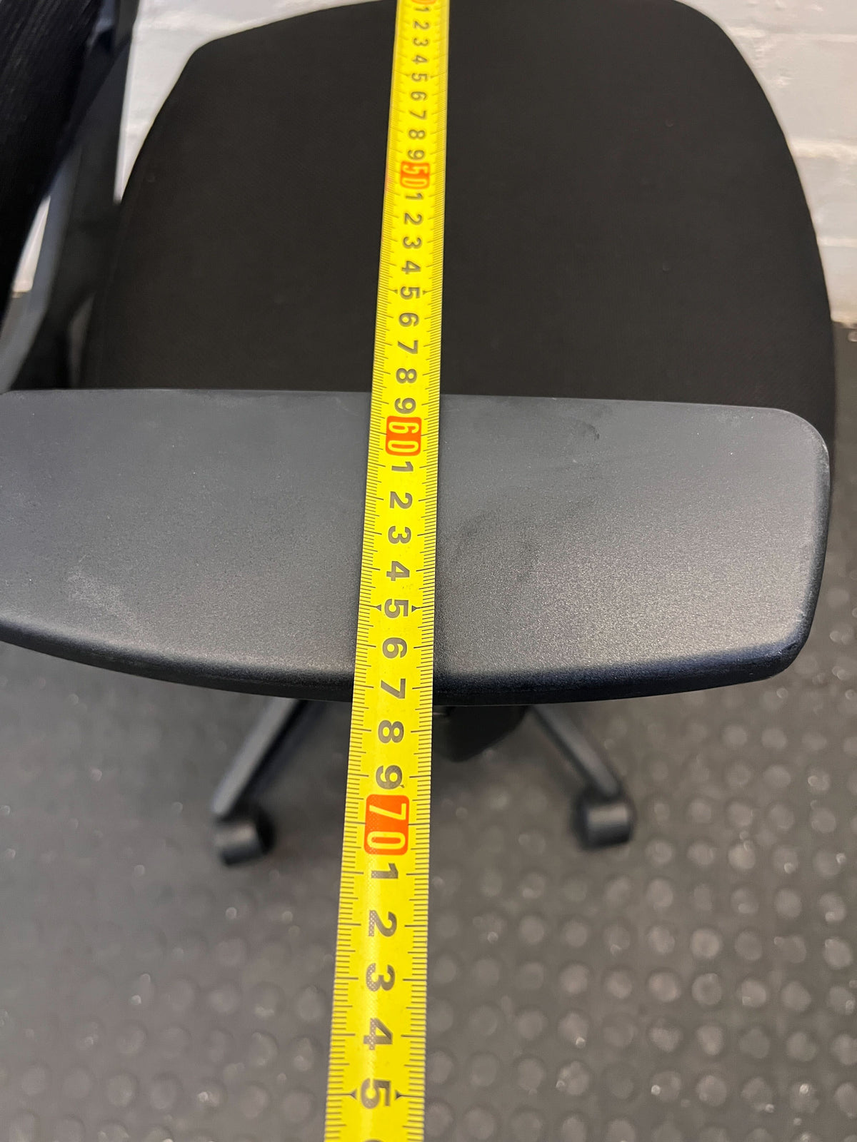 Comfortable Black Mesh Office Chair with Adjustable Arms – Minor Wear