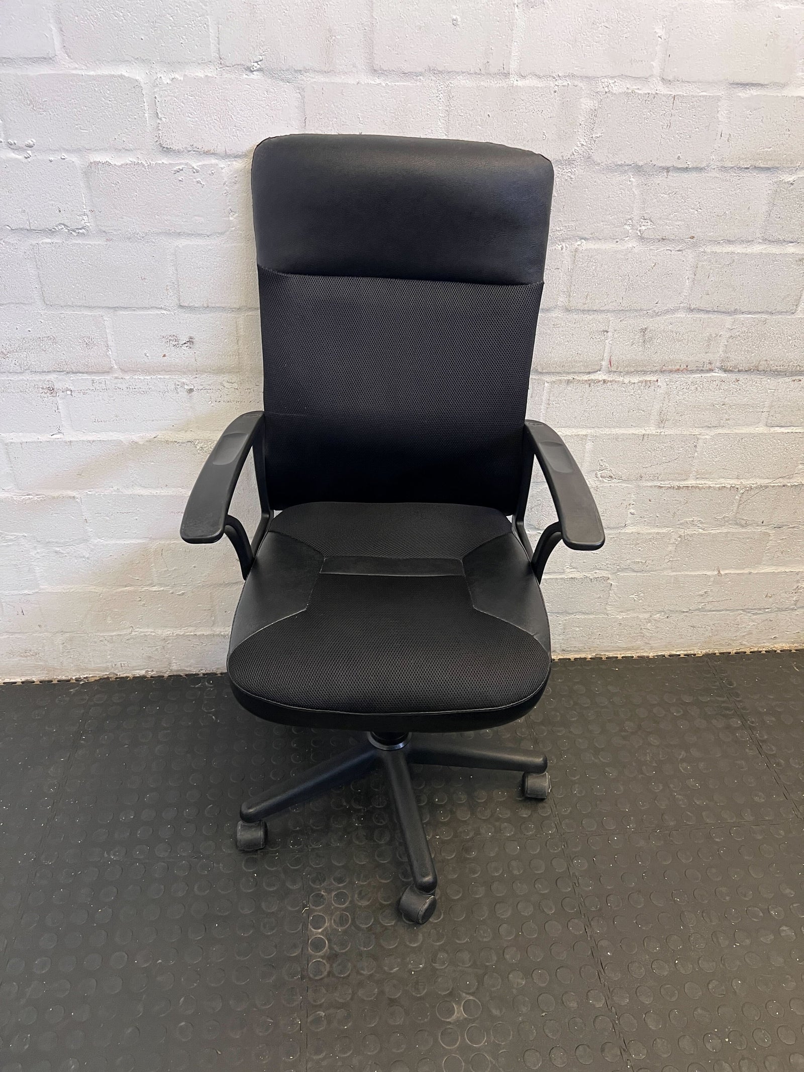 Comfortable Black Mesh Office Chair with Minor Wear