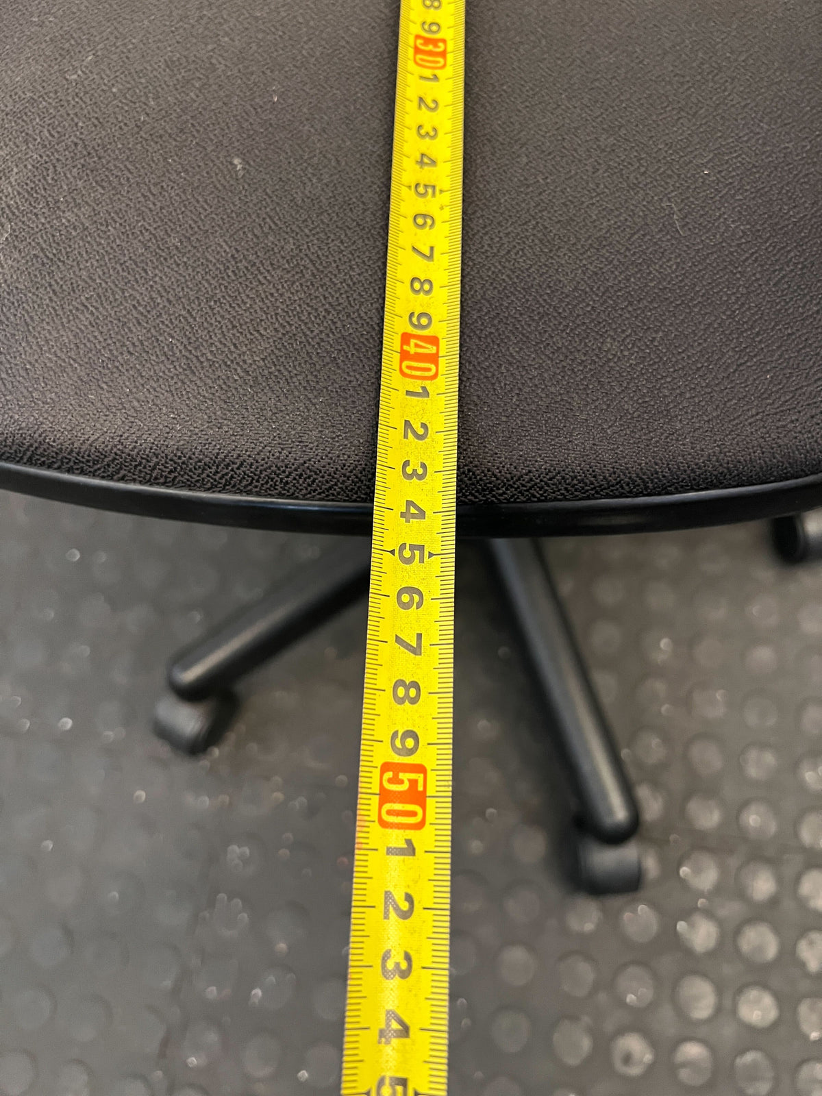 Comfortable Black Swivel Office Chair - Adjustable Ergonomic Design - 2ndhandwarehouse.com