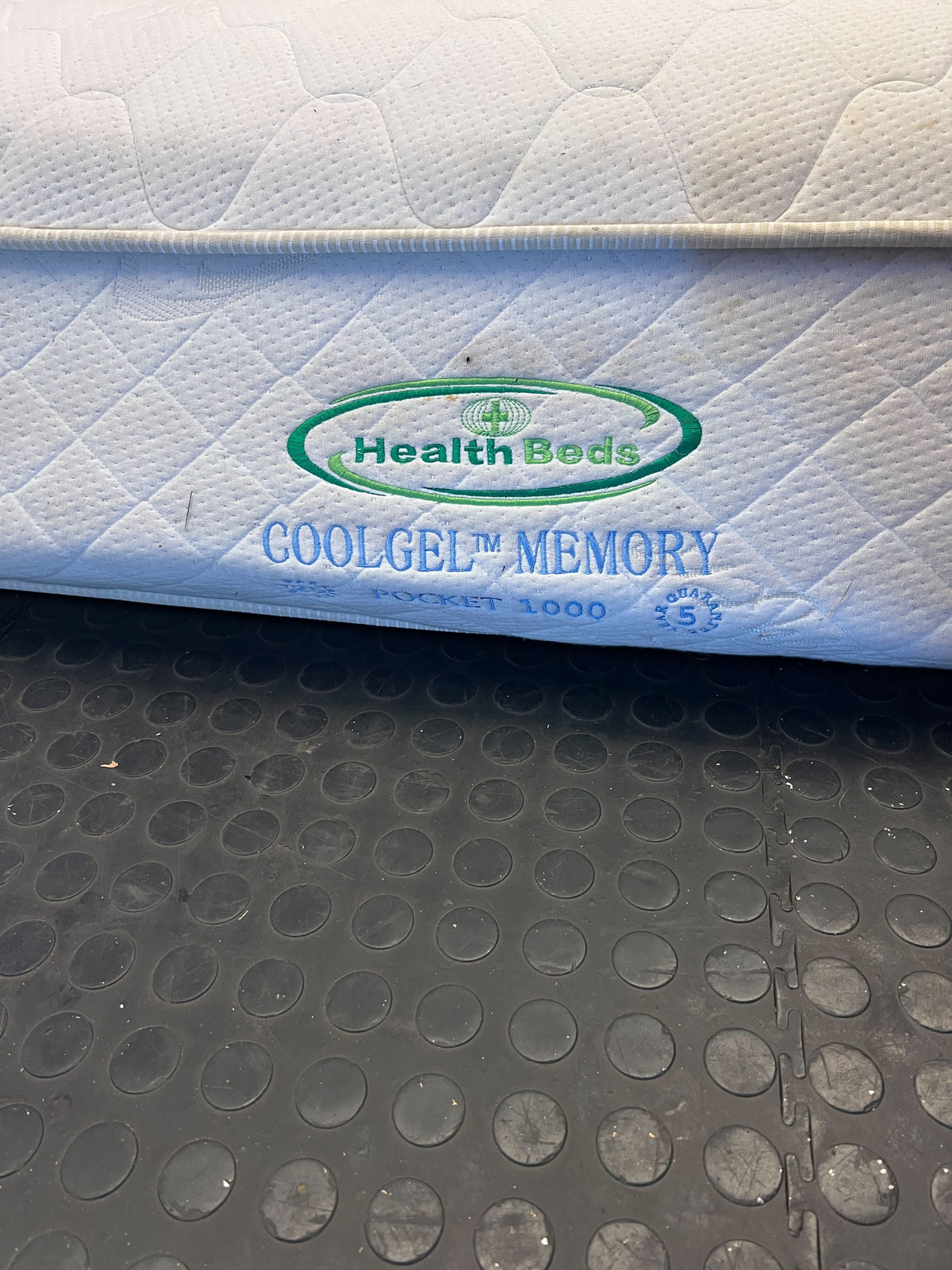 Comfortable Cool Gel MemoryKing  Mattress 190 by 203