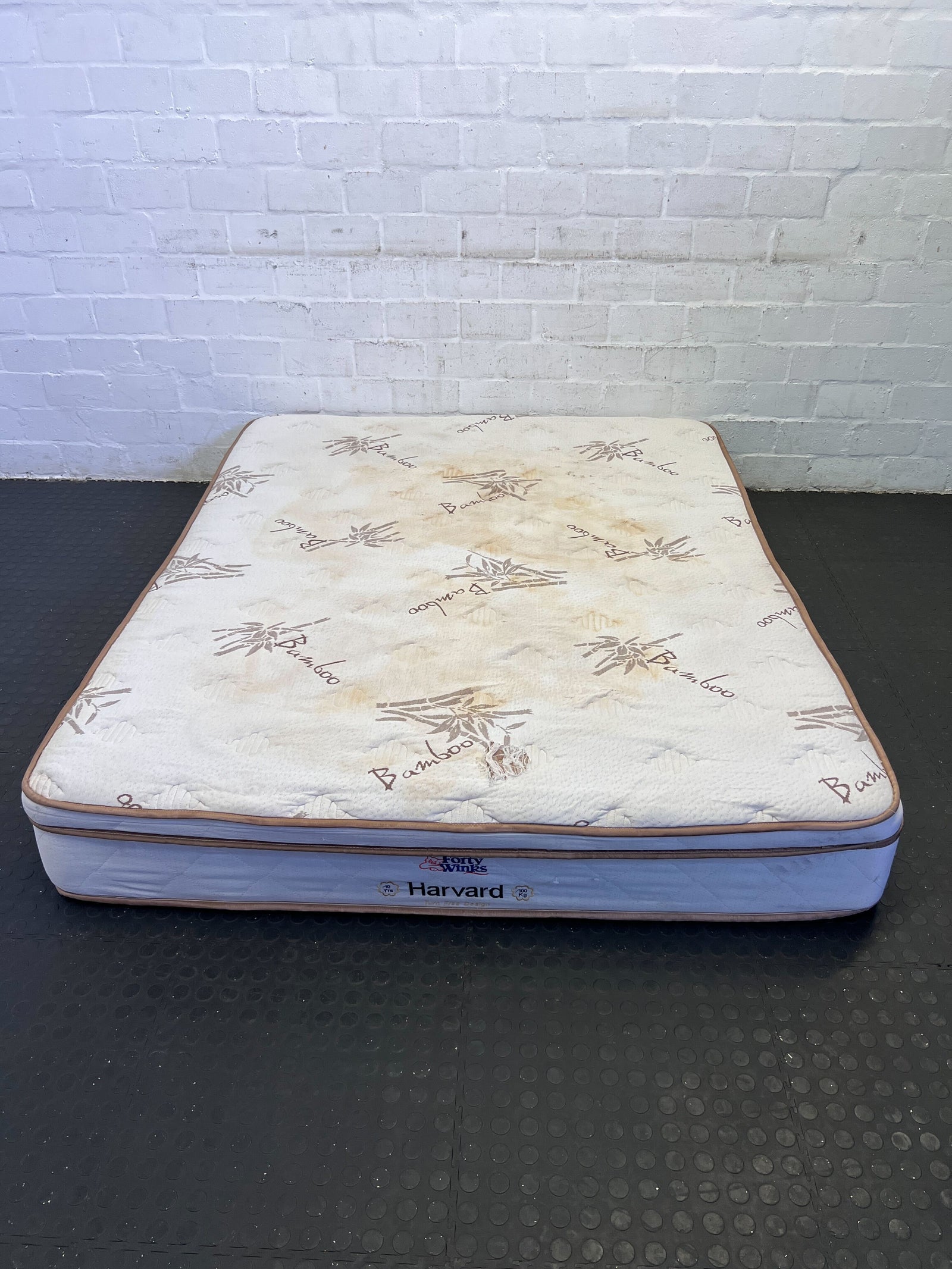 Comfortable Harvard Bamboo Queen Mattress – Minor Wear