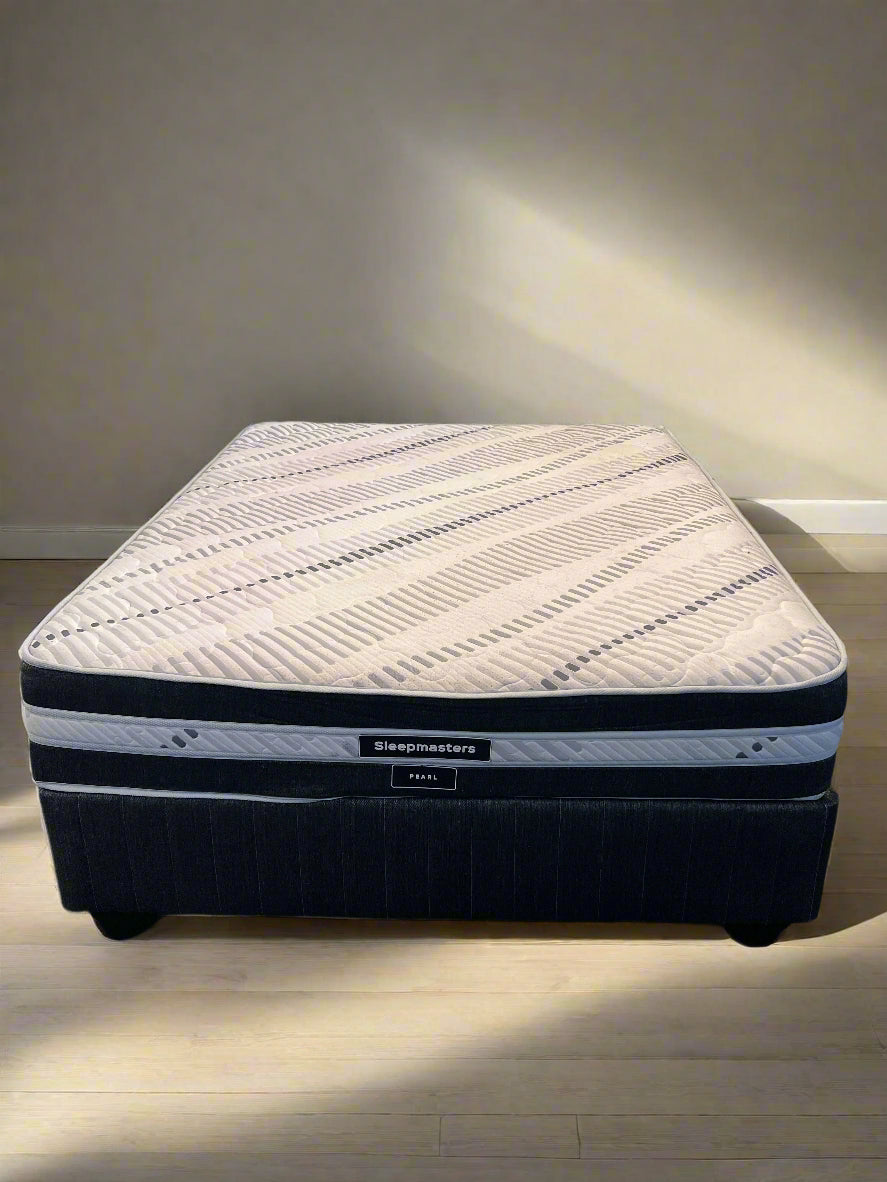 Comfortable Sleepmasters Pearl Queen Mattress And Base - Stylish Design, Like New Condition