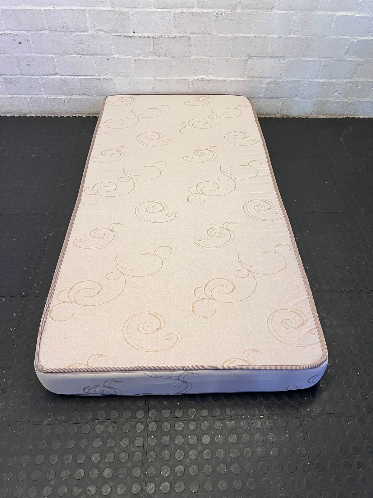 Comfortable Swirl Pattern Single Mattress