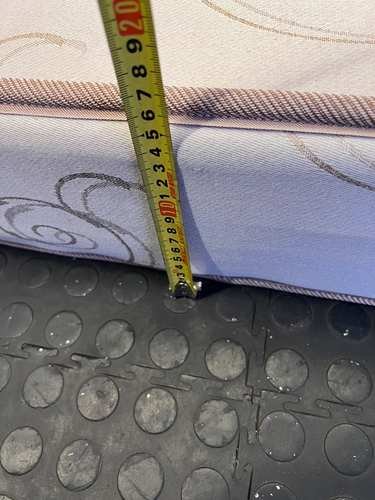 Comfortable Swirl Pattern Single Mattress