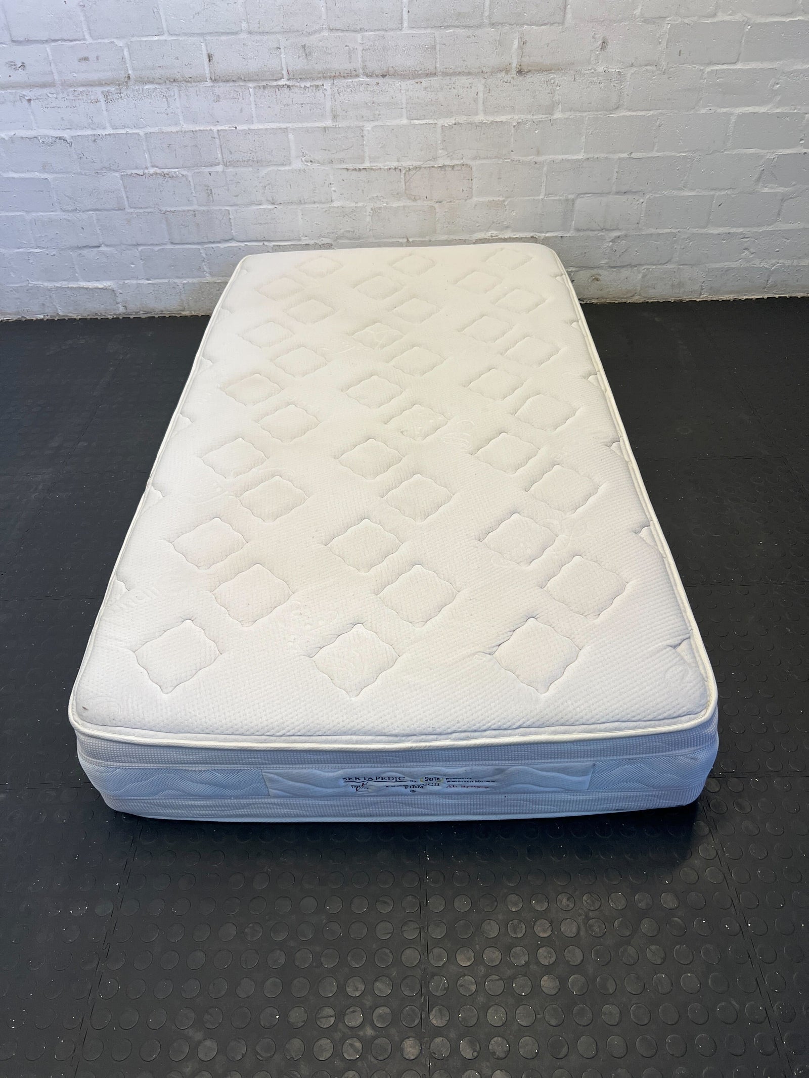 Comfortable Whit 3/4  Mattress - Slight Wear