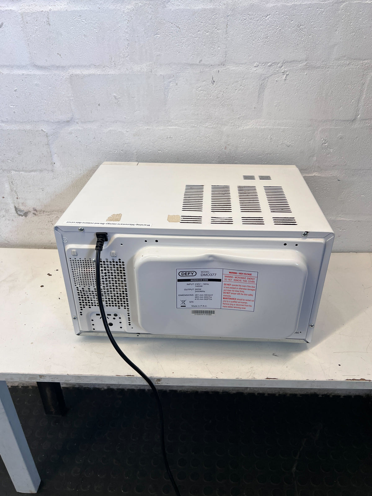 Compact & Convenient Defy Microwave Oven