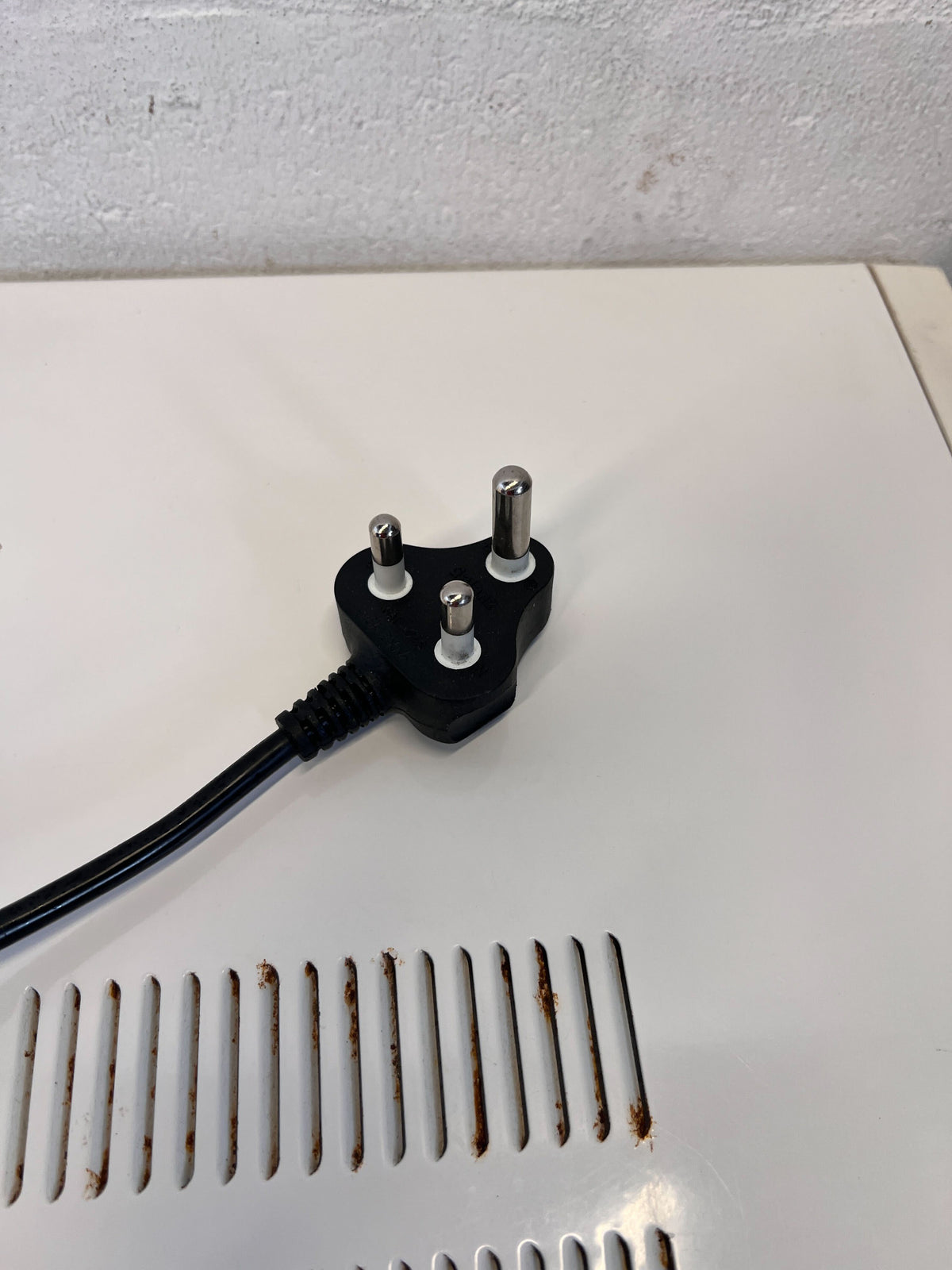 Compact & Convenient Defy Microwave Oven