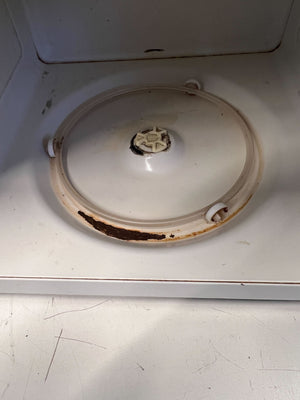 Compact Daewoo White Microwave with Minor Wear and Scratches - REDUCED