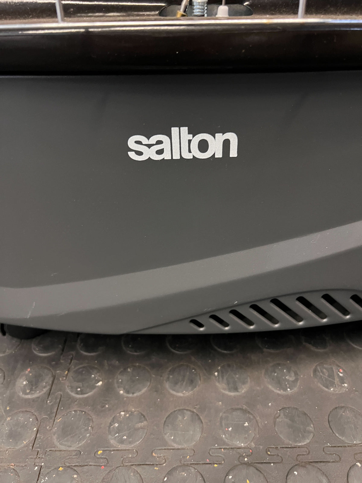 Compact Salton Gas Heater – Sleek Black, Efficient & Reliable