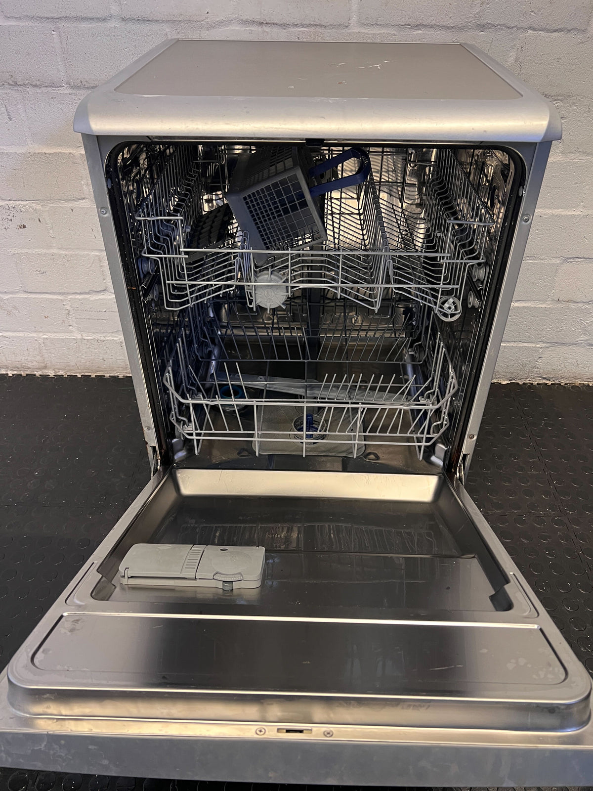 Compact Silver Defy Dishwasher - It Trips The Electricity - 2ndhandwarehouse.com
