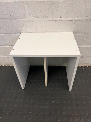 Compact White Wooden Shelf Unit – Versatile Storage Solution