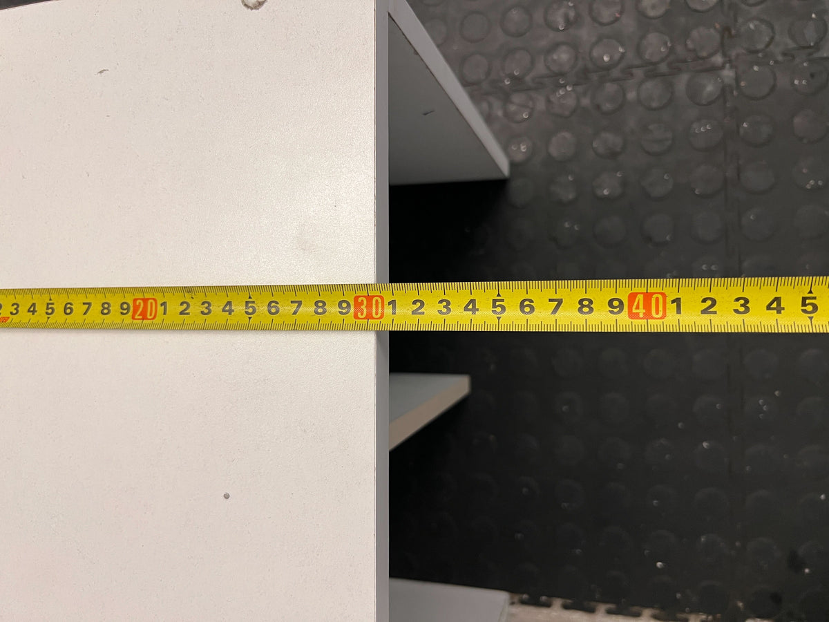 Compact White Wooden Shelf Unit – Versatile Storage Solution