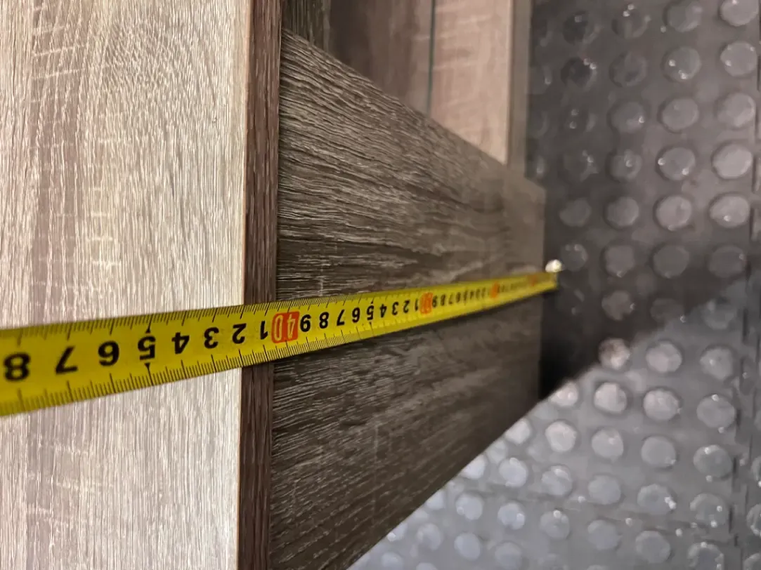 Contemporary Oak-Finish TV Unit with Glass Shelf — Fair Condition with Minimal Damage