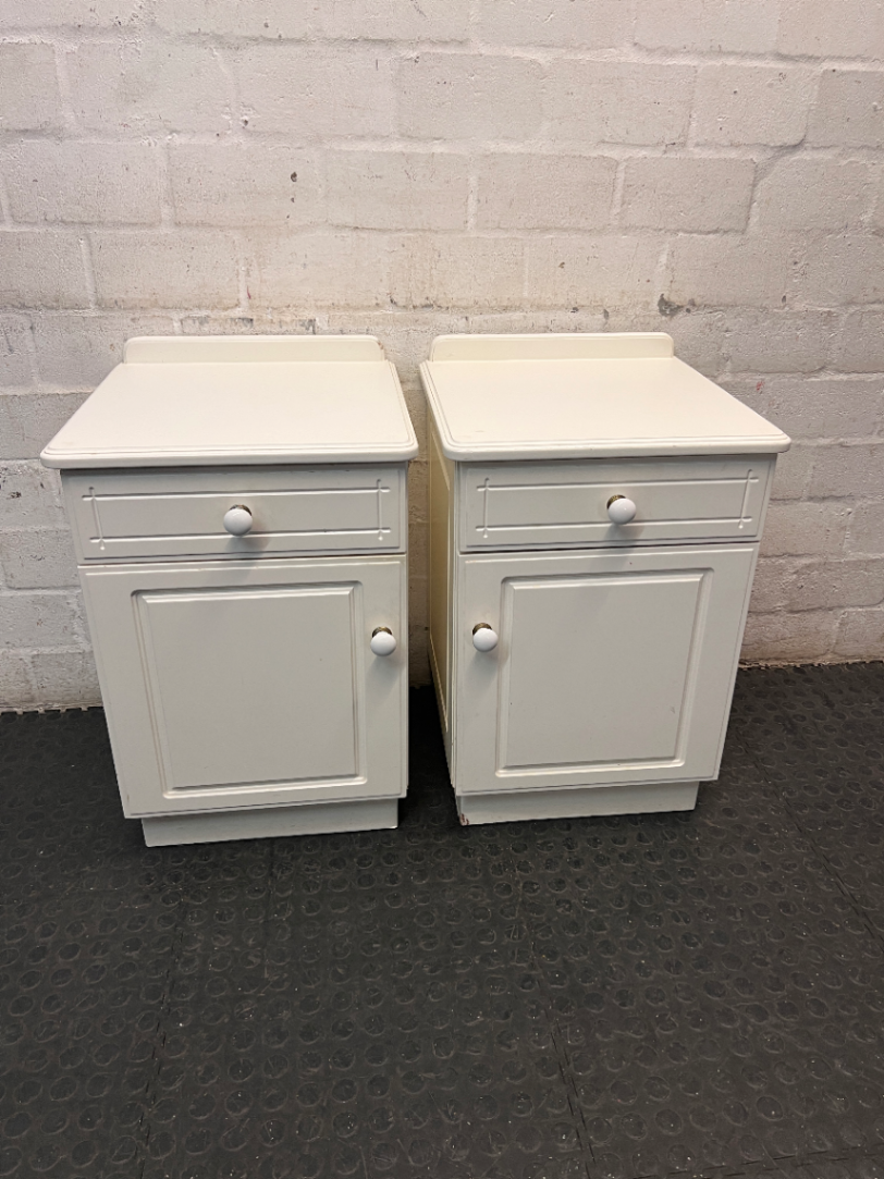 Cottage Style Wooden Bedside Table in Off-White — Good Condition