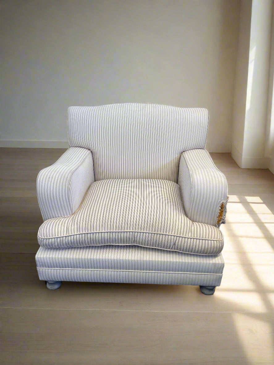 Cozy Cream Striped Armchair with Minor Wear - Perfect for Relaxing - REDUCED
