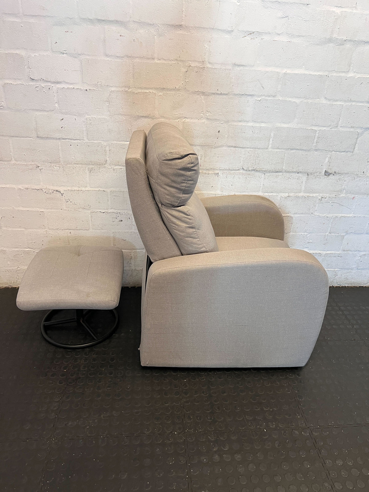 Cozy Grey Fabric Recliner Chair & Ottoman Set - 2ndhandwarehouse.com