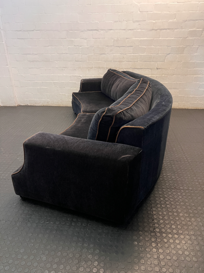 Curved Black Velvet 4-Seater Couch - Age-Related Wear - 2ndhandwarehouse.com