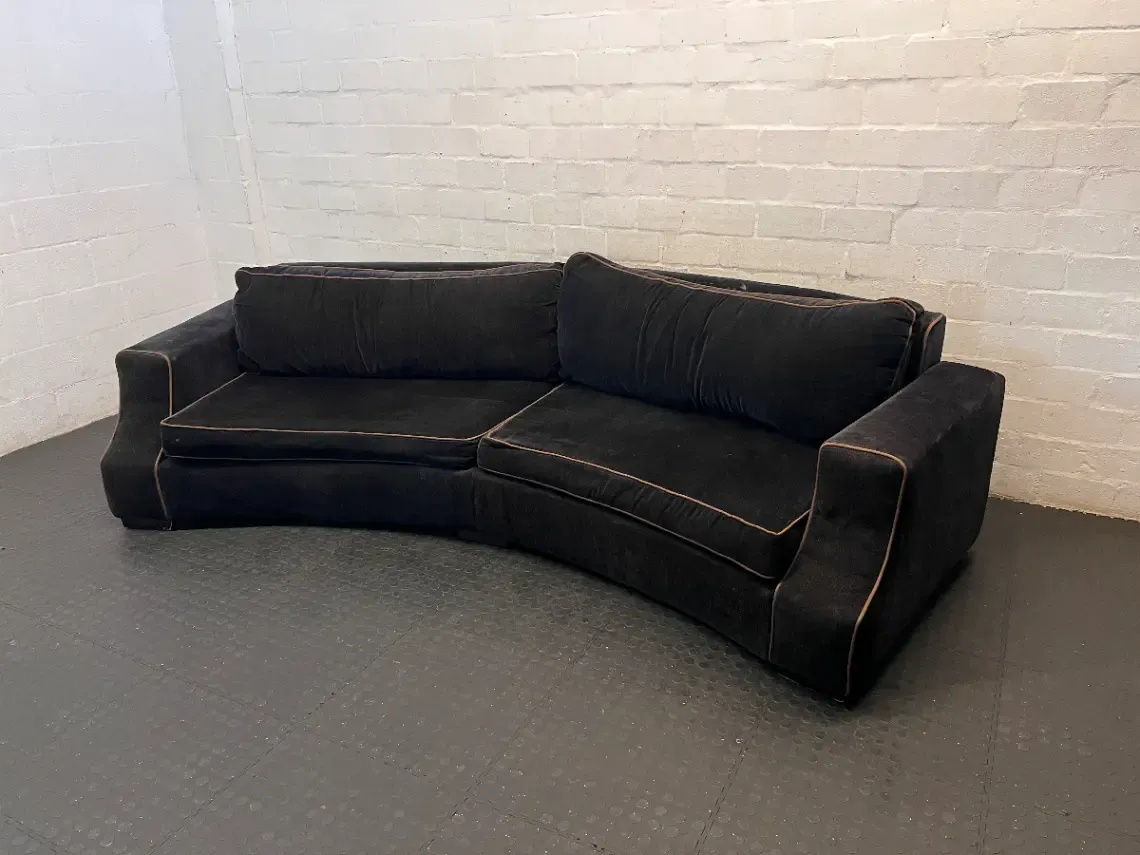 Curved Black Velvet 4-Seater Couch - Age-Related Wear - 2ndhandwarehouse.com