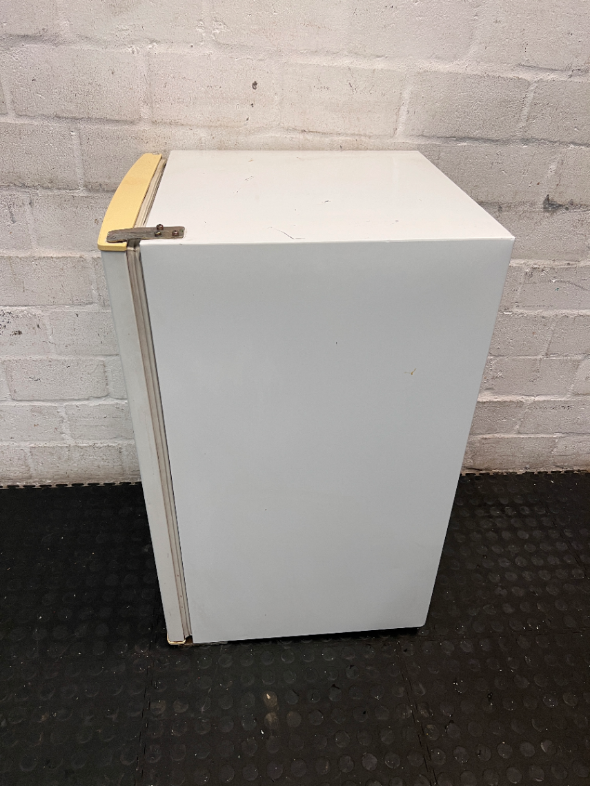 Daewoo White Bar Fridge - Needs Review / For Repair - 2ndhandwarehouse.com