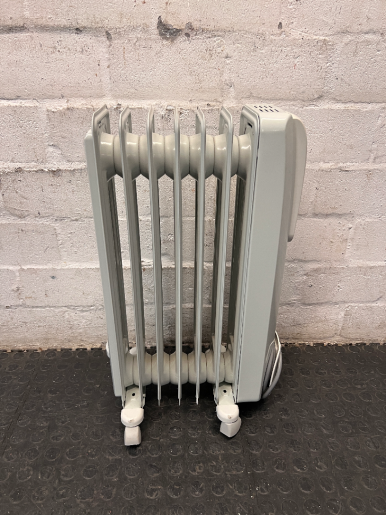 DeLonghi Oil-Filled Column Heater — Good Working Order
