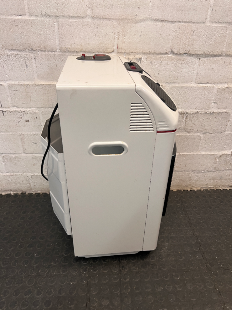 DeLonghi Thermostatica White Gas Heater — Working Order with Perishing Gas Hose